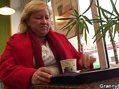 黑色的青少年的疯狂的湿润的阴部