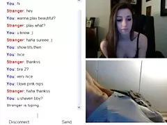 老妈乱搞一个年轻的青少年不是她女儿