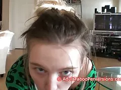 德国的步骤的姐姐可以帮助兄弟以及当一个人在家