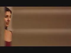 两个女孩和一个家伙他妈的虽然别人看