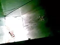 亚洲三人行在海滩上