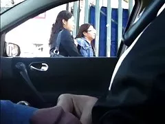 亚洲女孩要求的披萨的家伙舔她的乳头