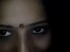 盲人亚洲女子需要一个淋浴