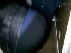 诗人丰满的亚洲和朋友他妈的团队