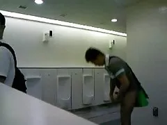意大利的女孩有一个惊人的毛茸茸的屁股