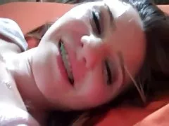 丰满的宝贝尼娜*詹姆斯乱搞她紧张的猫玩具