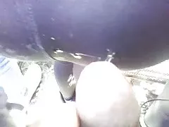 铸造的沙发上的一个年轻漂亮的法国妞吮吸阴茎