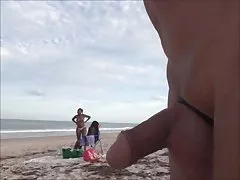 两个有毛的青少年玩