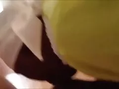 亚洲的年轻女孩在光束缚与英国广播公司