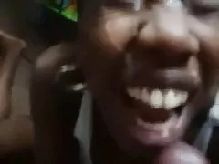 喷出的宝贝搞砸在她的两个孔