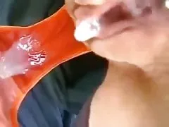 可爱的亚洲的青少年需要大公鸡在她的紧剃阴毛