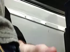 一个年轻的夫妇想要做一些美味的2