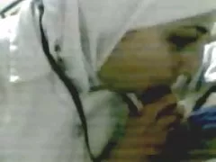 马来西亚妇女在上面青少年