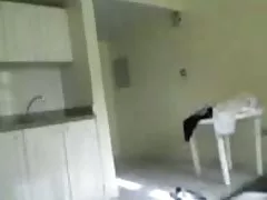 性感的德国妈妈吮吸阴茎在三人行