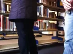 如此接近的紧身衣下的裙子没有内裤