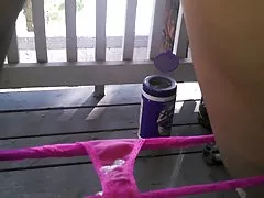 毛茸茸的亚洲猫在自慰时获取很湿