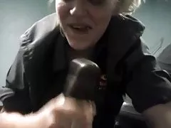 英国亚洲乐声男子在大街上乞讨