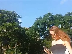 Asstraffic红头发的弯曲和性交屁股