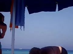可爱的拉丁舞和desnudandose!