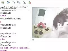 毛只断断续续的大女孩