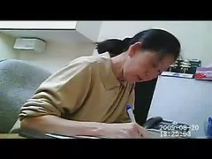 间谍妈妈在浴室 4