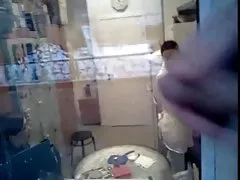 她梦想着毛茸茸的猫在白色 pantys 鬼祟的感觉