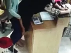 性感丰满的治疗按摩的客房给了他良好的性高潮