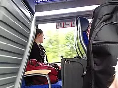 带上假阳具拱亚洲的荡妇在乳胶