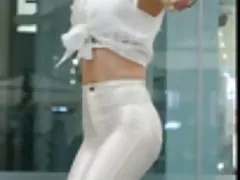有毛的大波妹 cums 在洗澡