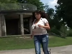2亚洲妓女鬼一个幸运的混蛋