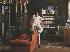 美丽的亚洲与摩洛伊斯兰解放阵线的肚脐刺穿需要一个大家伙在所有孔洞