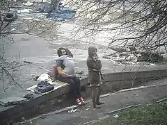 隐藏的摄像机带热莱茵河上的金发女郎