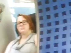 指在漂流三人行的毛业余女孩