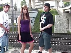 家庭视频 — — 吸烟者和戴着面具的法国女友