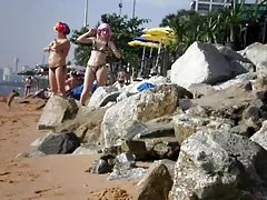亚洲小女孩被她的屁股钻通过的帅哥