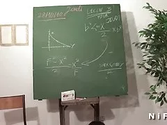 来这里的男孩...aun的。联系，需要一个家伙的动作