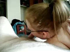 辣妹获取她的屁股撞