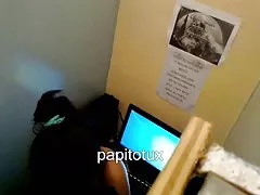 淫秽的青少年美女大声呻吟时骑的大迪克