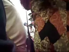 丰满成熟的黑发女郎，毛茸茸的猫带和传播