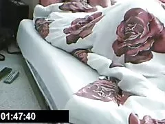 日本女孩的屁股得到加仑的水插入