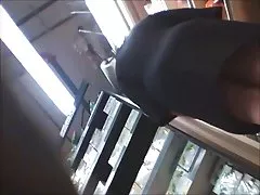 迈弥生的亚洲荡妇是一个奶妈
