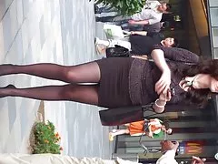 步骤爸爸抓住了步骤的女儿，勾引他妈的